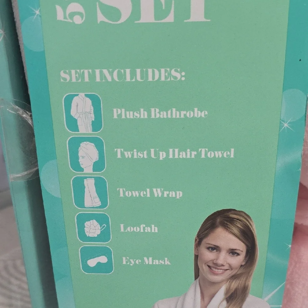 NIB 5-Piece Plush Robe Gift Set - Pink - Spa Day Essentials - One Size - Picture 3 of 6